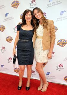Odette Annable feet photo thumbnail