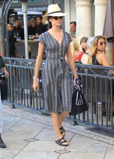Odette Annable feet photo thumbnail
