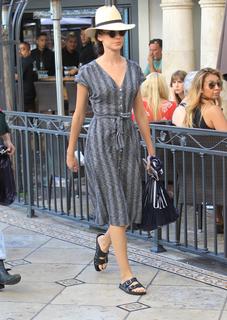 Odette Annable feet photo thumbnail