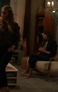 Odette Annable feet photo thumbnail