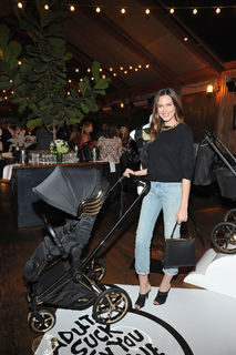Odette Annable feet photo thumbnail