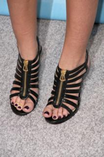 Odette Annable feet photo thumbnail