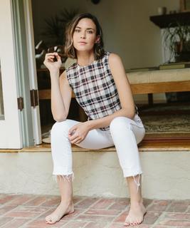Odette Annable feet photo thumbnail
