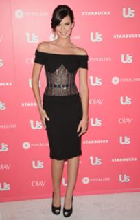 Odette Annable feet photo thumbnail