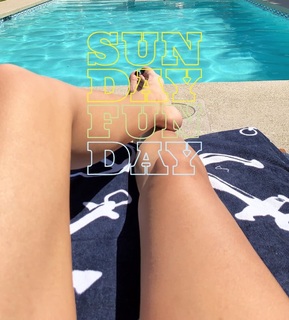 Odette Annable feet photo thumbnail