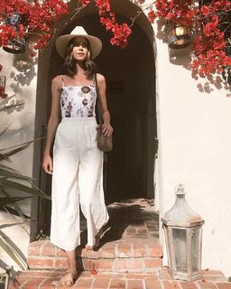 Odette Annable feet photo thumbnail