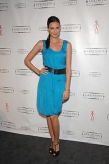 Odette Annable feet photo thumbnail