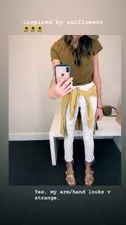 Odette Annable feet photo thumbnail