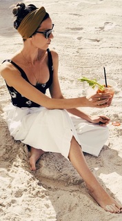 Odette Annable feet photo thumbnail