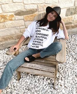 Odette Annable feet photo thumbnail