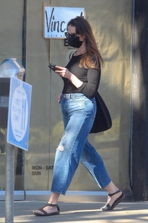 Odette Annable feet photo thumbnail
