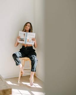 Odette Annable feet photo thumbnail