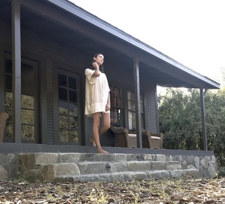 Odette Annable feet photo thumbnail