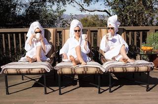 Odette Annable feet photo thumbnail