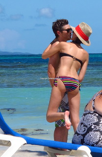 Odette Annable feet photo thumbnail