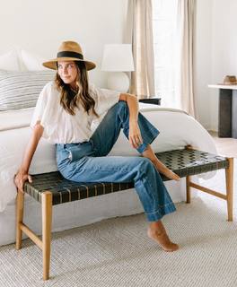 Odette Annable feet photo thumbnail