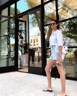 Odette Annable feet photo thumbnail
