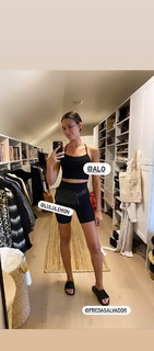 Odette Annable feet photo thumbnail