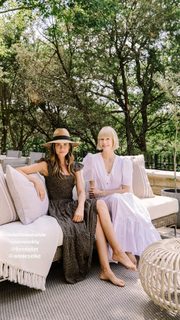 Odette Annable feet photo thumbnail