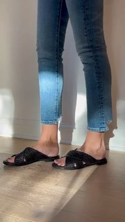Odette Annable feet photo thumbnail