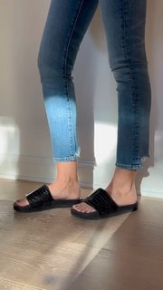 Odette Annable feet photo thumbnail