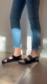 Odette Annable feet photo thumbnail