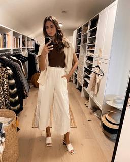 Odette Annable feet photo thumbnail