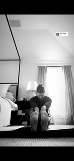 Odette Annable feet photo thumbnail