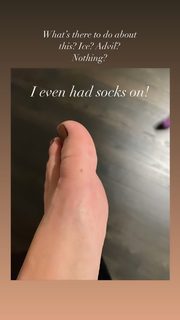 Odette Annable feet photo thumbnail