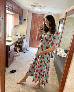 Odette Annable feet photo thumbnail