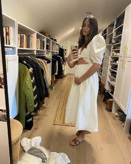 Odette Annable feet photo thumbnail