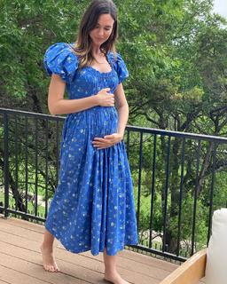 Odette Annable feet photo thumbnail