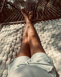 Odette Annable feet photo thumbnail