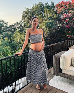Odette Annable feet photo thumbnail