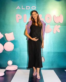 Odette Annable feet photo thumbnail