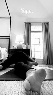 Odette Annable feet photo thumbnail