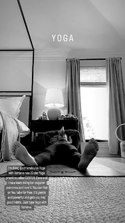 Odette Annable feet photo thumbnail