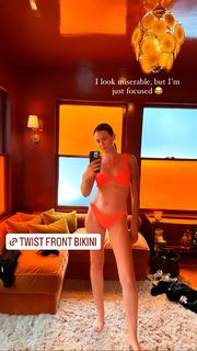 Odette Annable feet photo thumbnail