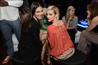 Odette Annable feet photo thumbnail