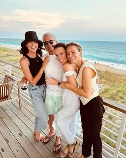 Odette Annable feet photo thumbnail