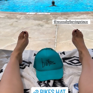 Odette Annable feet photo thumbnail