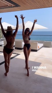 Odette Annable feet photo thumbnail