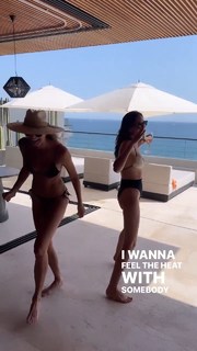 Odette Annable feet photo thumbnail