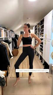Odette Annable feet photo thumbnail