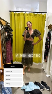 Odette Annable feet photo thumbnail