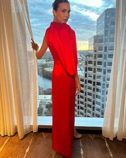 Odette Annable feet photo thumbnail