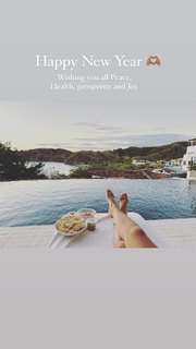 Odette Annable feet photo thumbnail