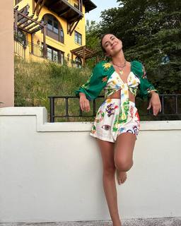 Odette Annable feet photo thumbnail