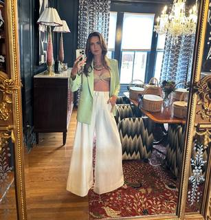 Odette Annable feet photo thumbnail