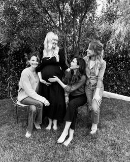Odette Annable feet photo thumbnail